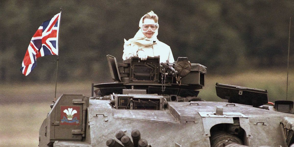 Королева Великобритании на танке